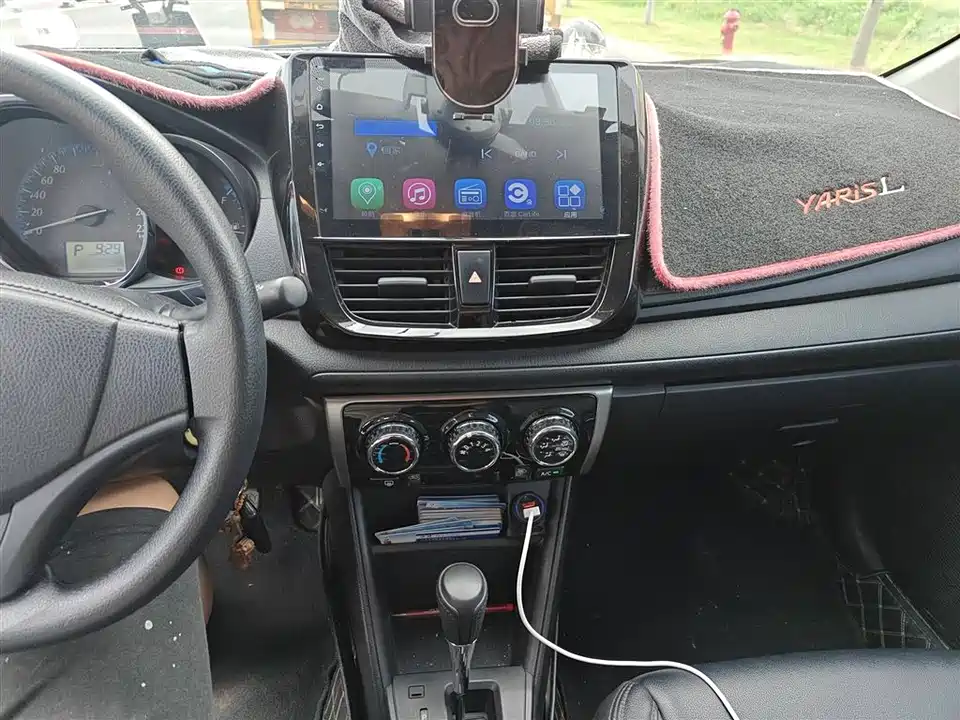 Toyota YARiS L to enjoy