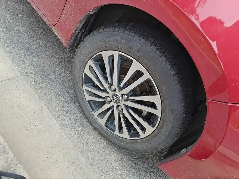 Toyota YARiS L to enjoy