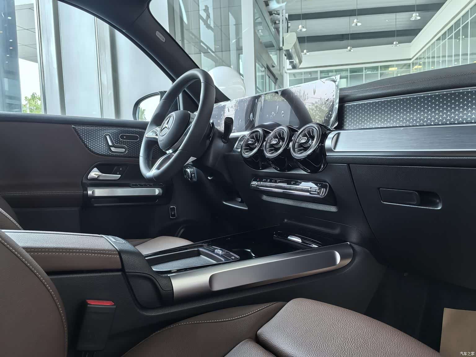 Mercedes-Benz EQB, 2025 7