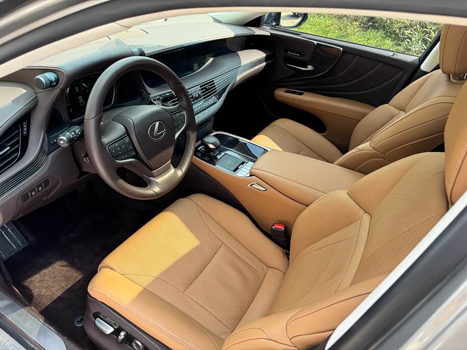 Lexus LS