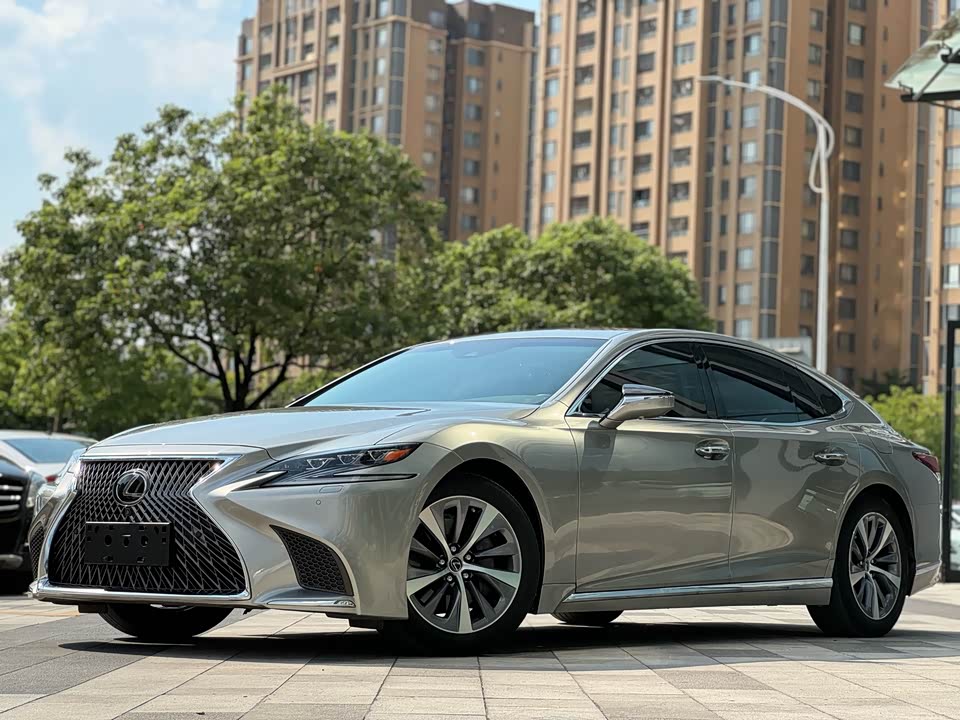 Lexus LS