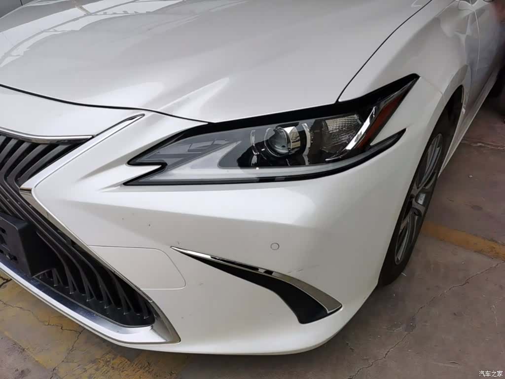 Lexus ES, 2019 24