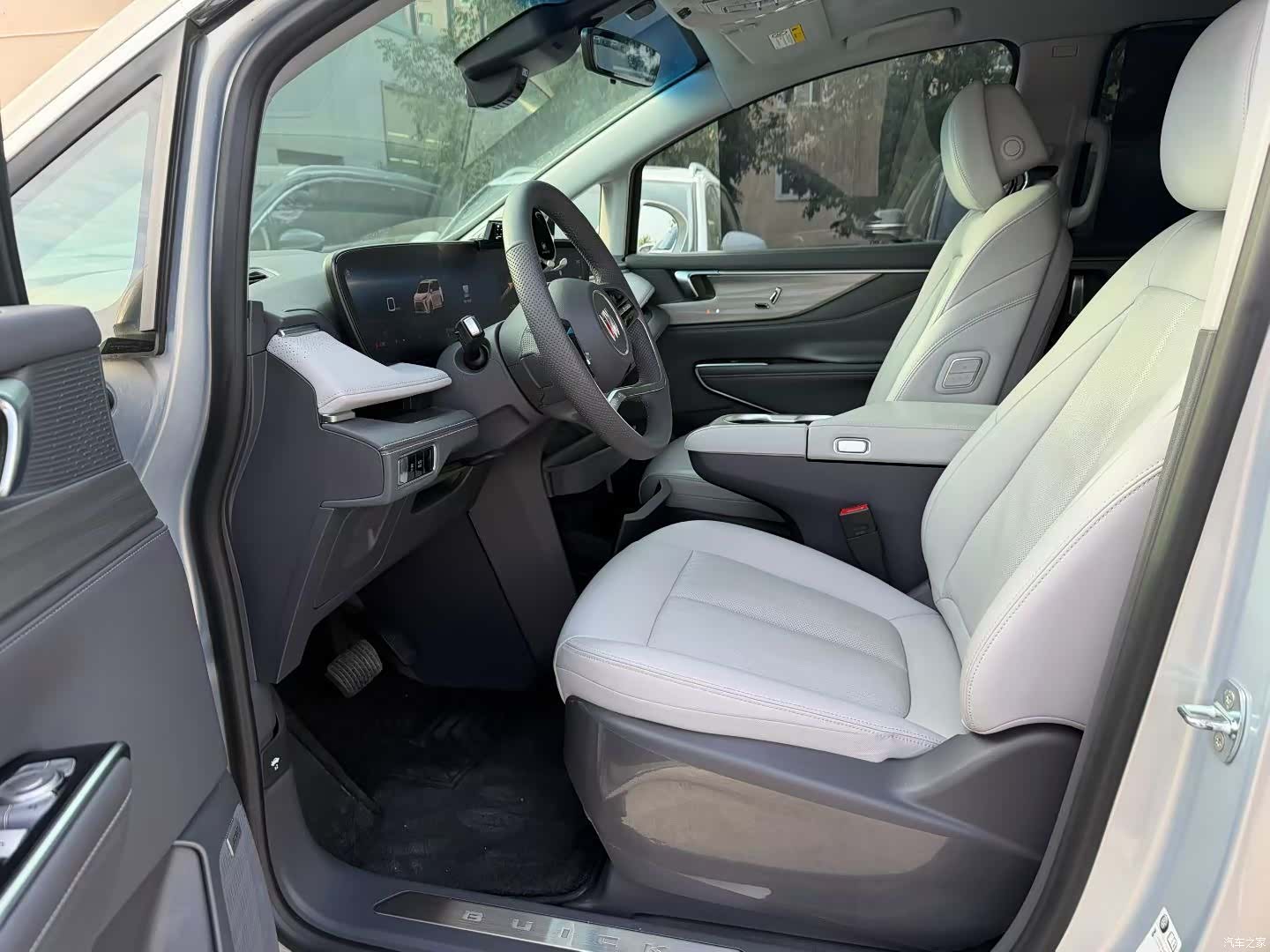 Buick GL8, 2025 3