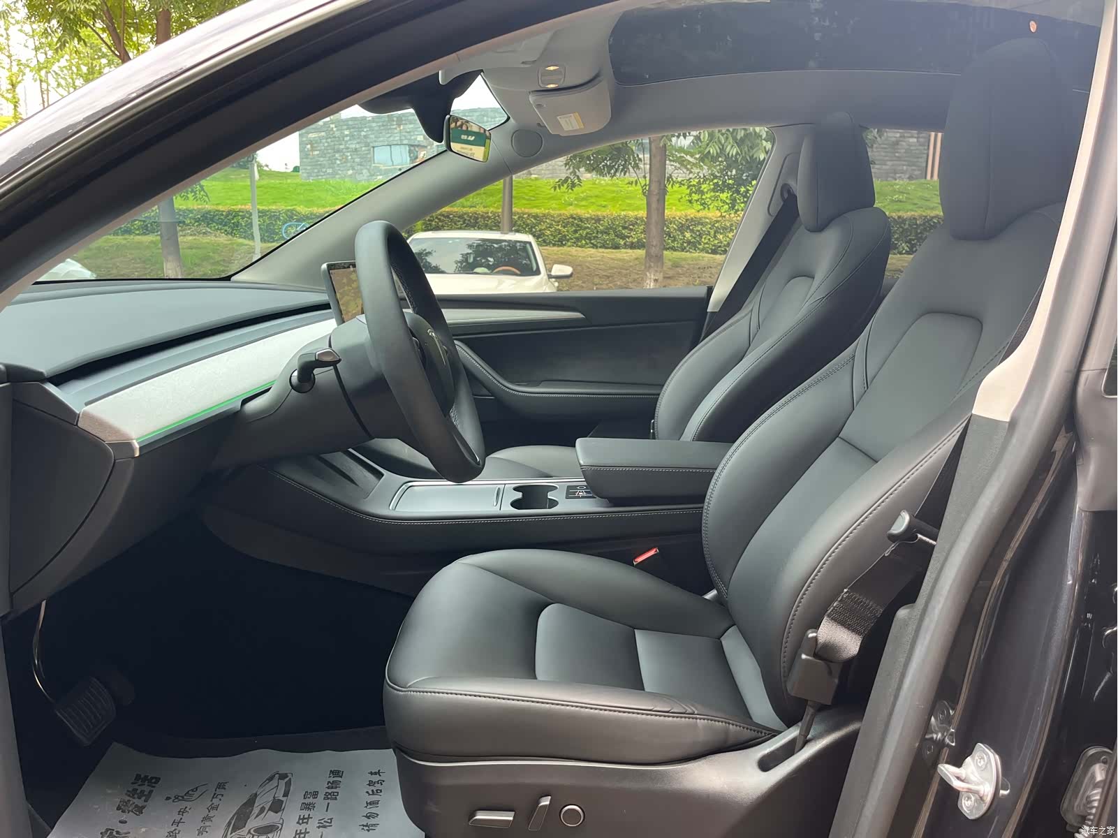 Tesla Model Y, 2024 8