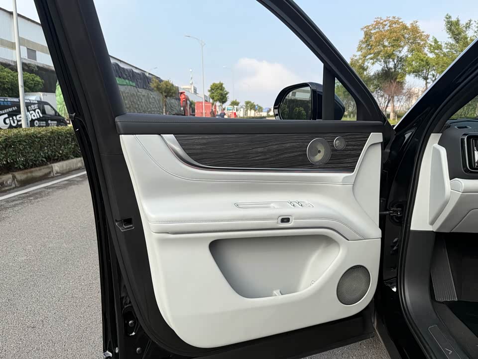 AITO Ask the world M9