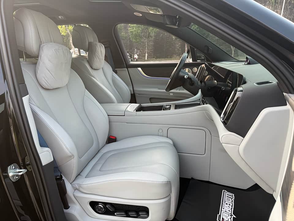 AITO Ask the world M9