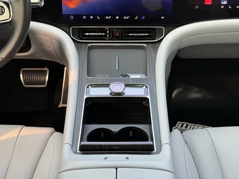 AITO Ask the world M9