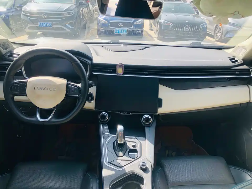 Lynk & Co 01