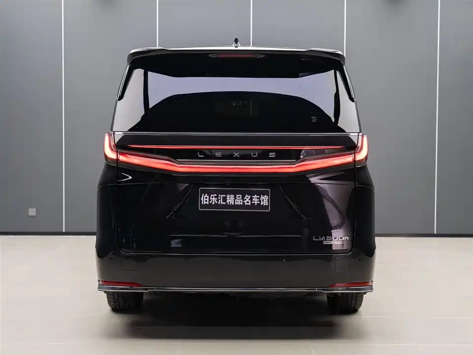 Lexus LM