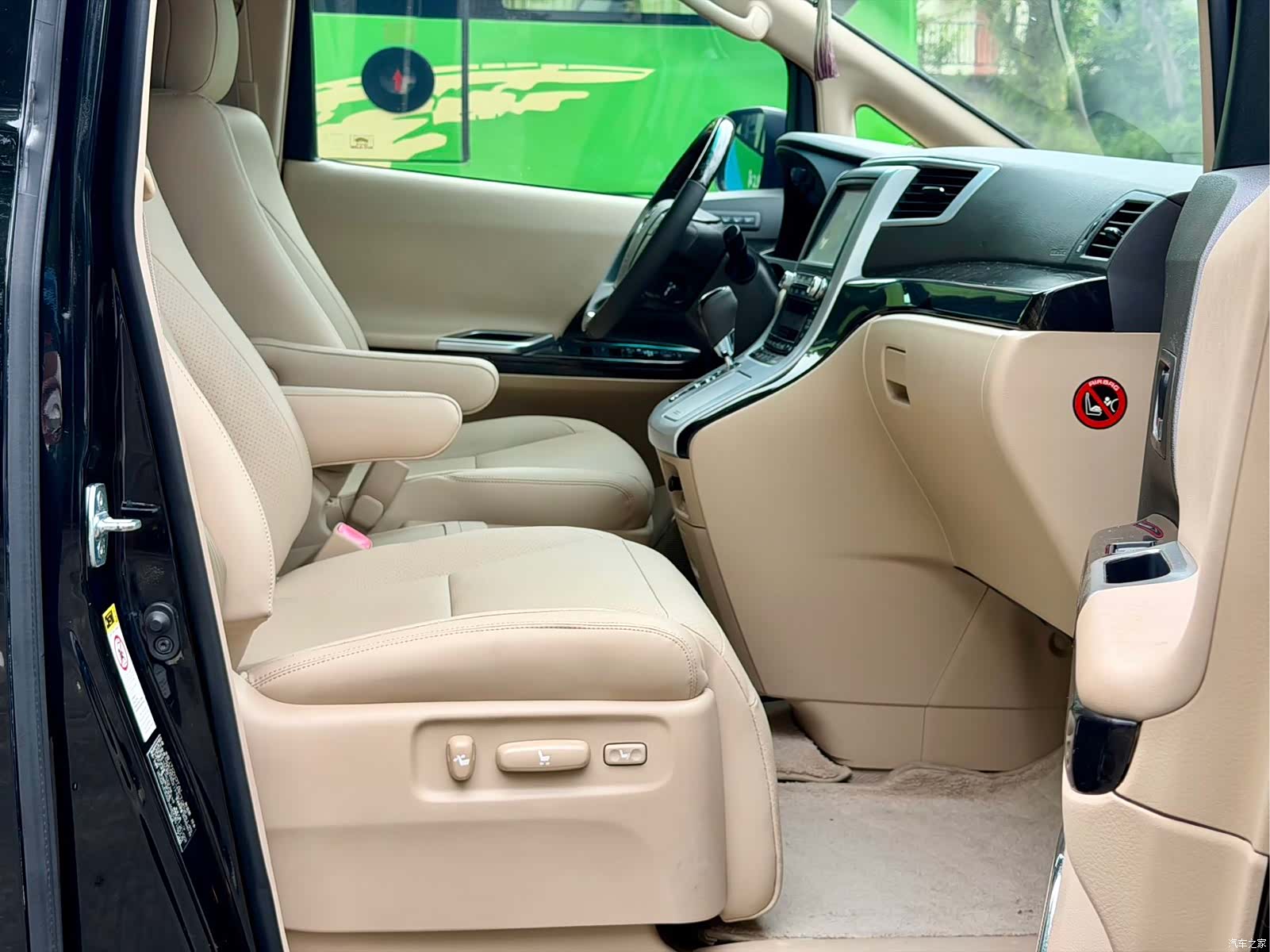 Toyota Alphard, 2012 19