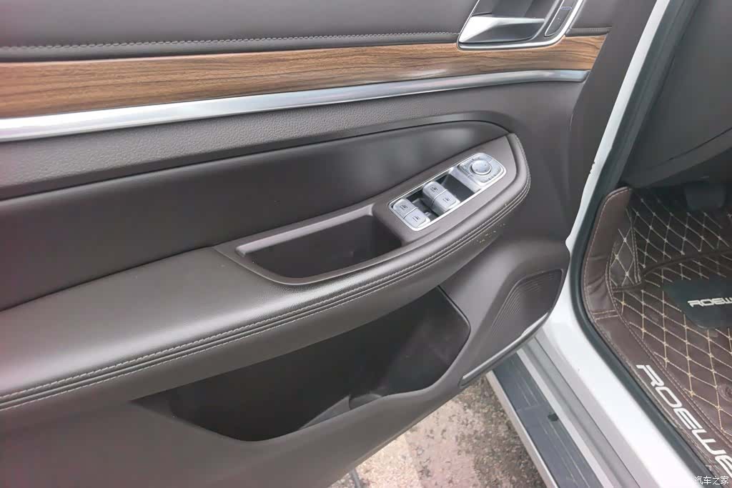 Roewe RX8, 2018 7