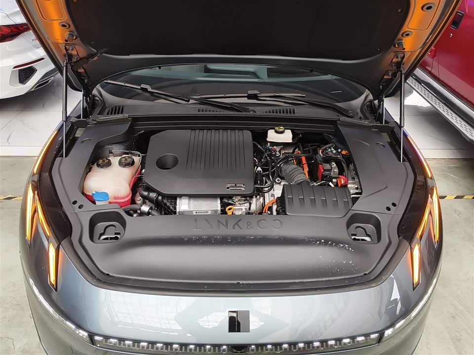 Lynk & Co 07 EM-P
