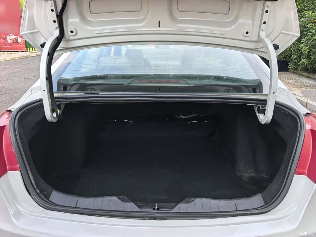 DongFeng L60, 2018 13