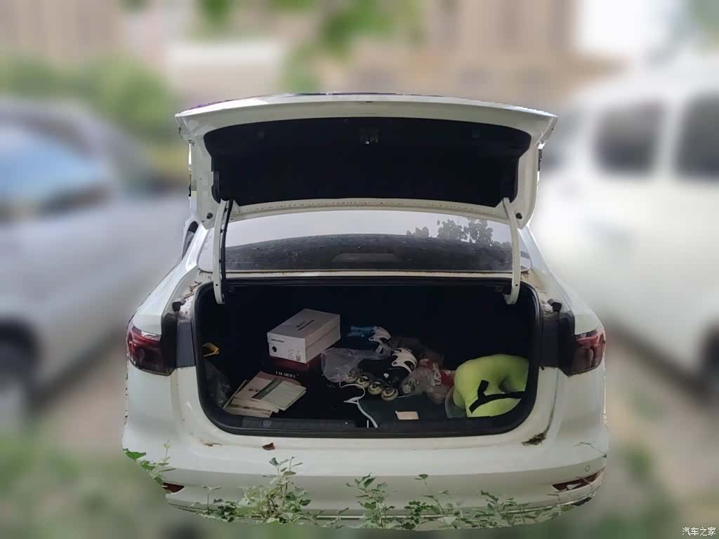 Geely Emgrand, 2023 16