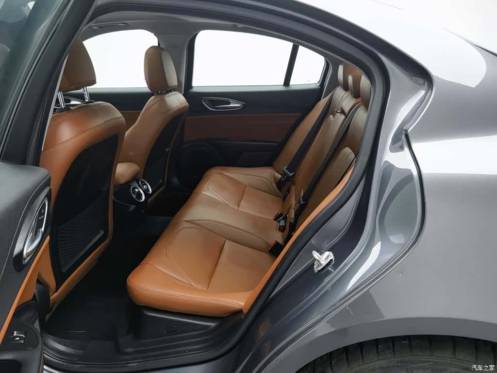Alfa Romeo Giulia, 2019 15