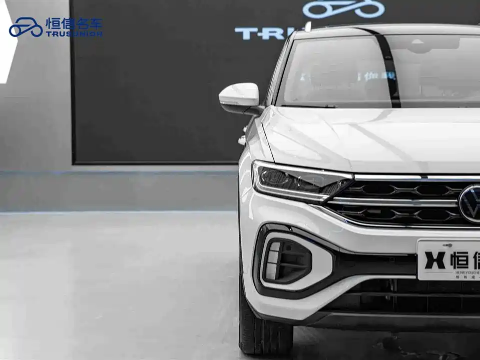 Volkswagen T-ROC exploring Songs