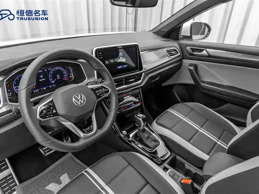 Volkswagen T-ROC exploring Songs