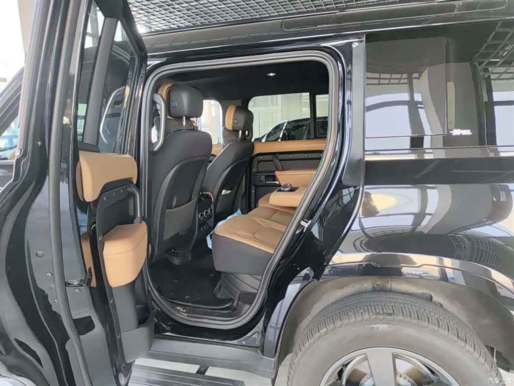 Land Rover Defender, 2025 6