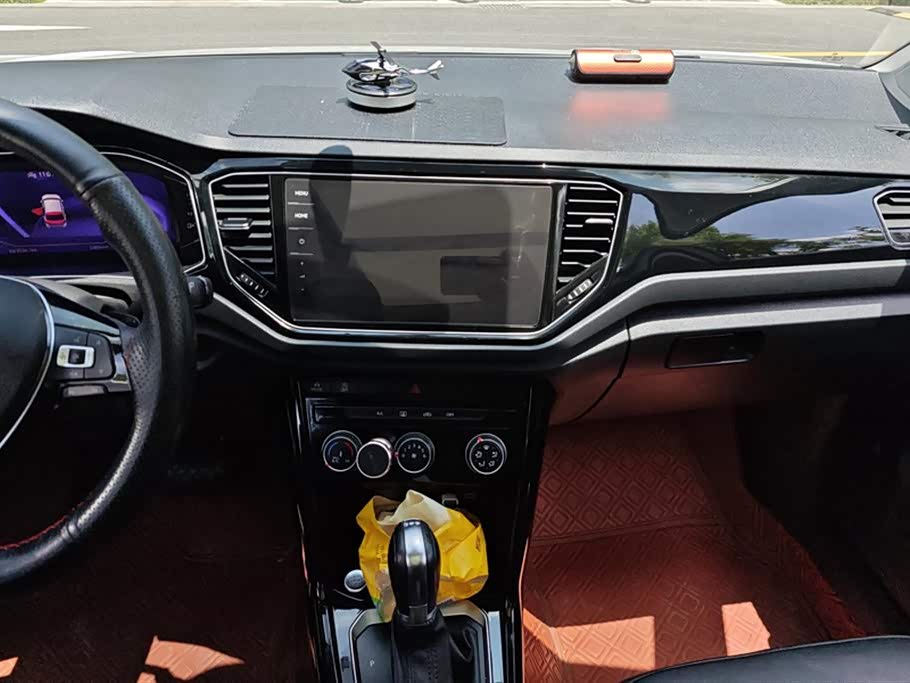 Volkswagen T-ROC exploring Songs