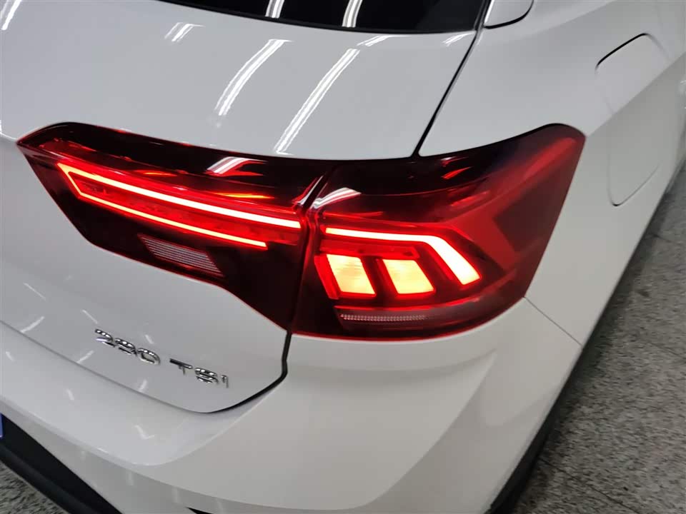 Volkswagen T-ROC exploring Songs