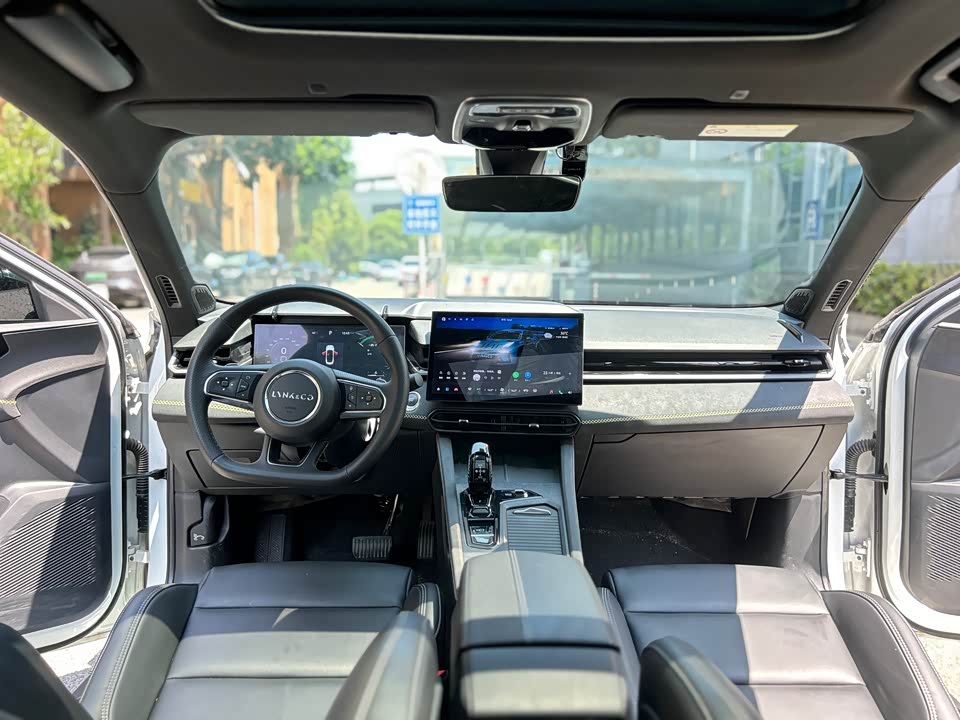 Lynk & Co 03