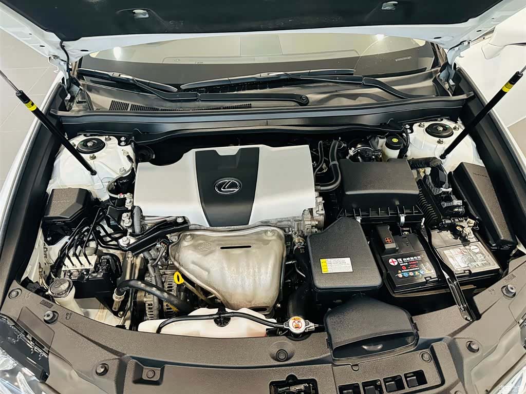Lexus ES, 2018 9