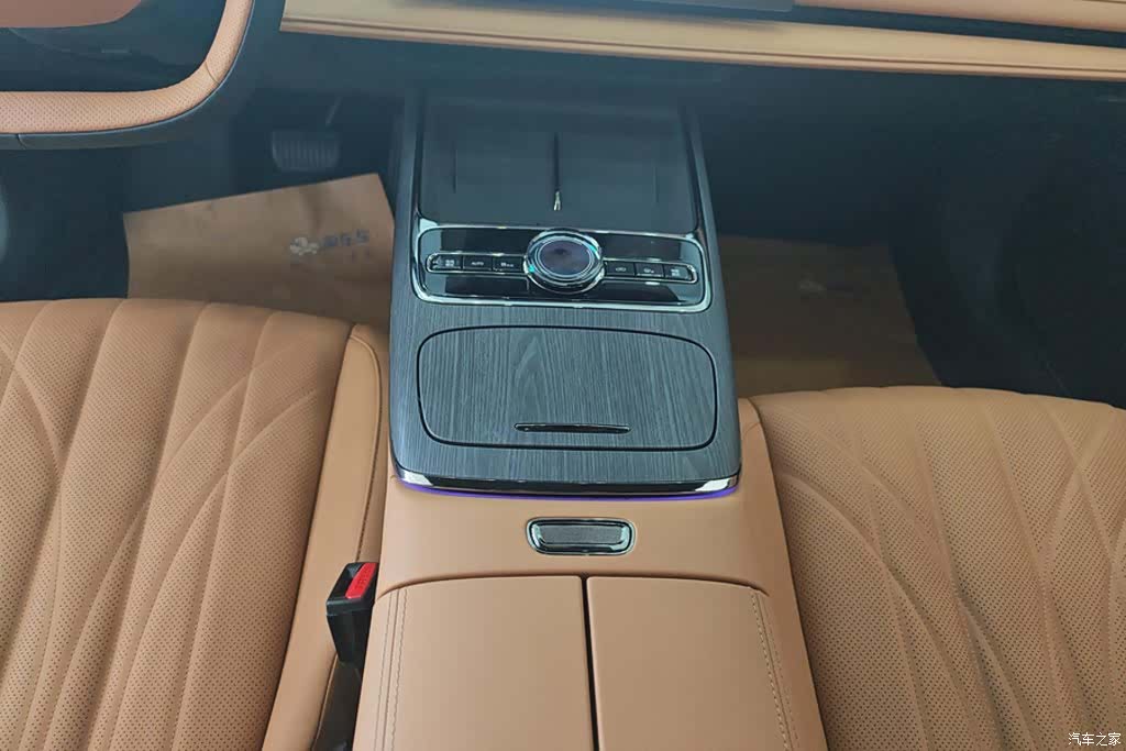 Geely 8, 2025 16
