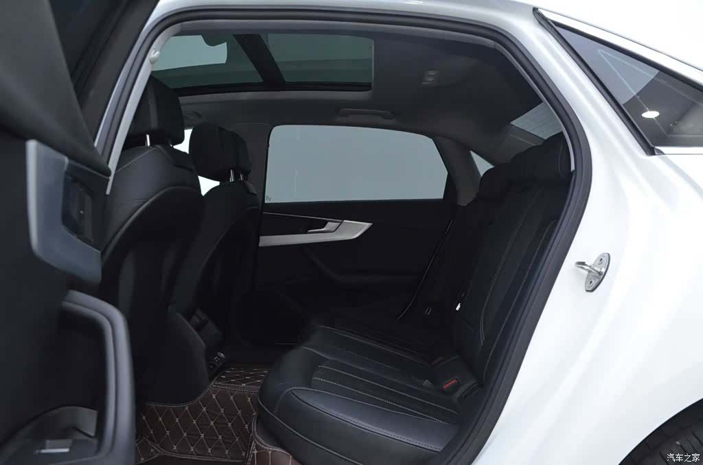Audi A4L, 2021 все фото