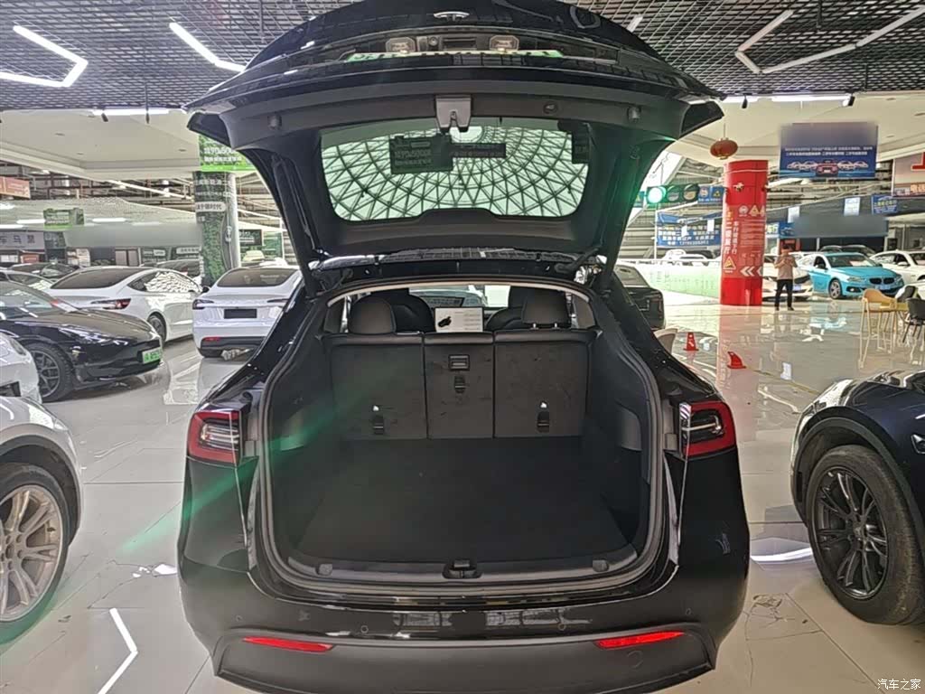 Tesla Model Y, 2023 19