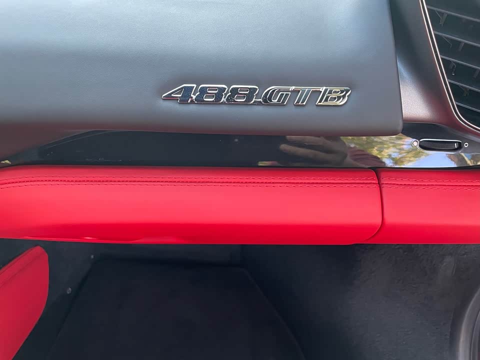 Ferrari 488
