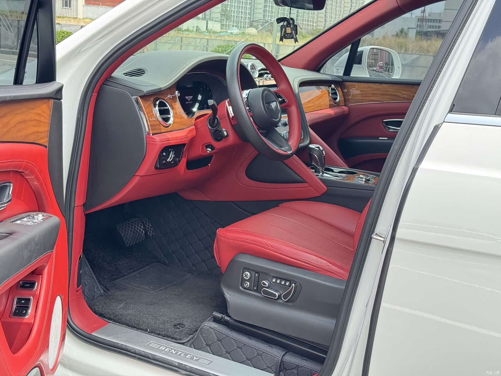 Bentley Bentayga, 2021 13