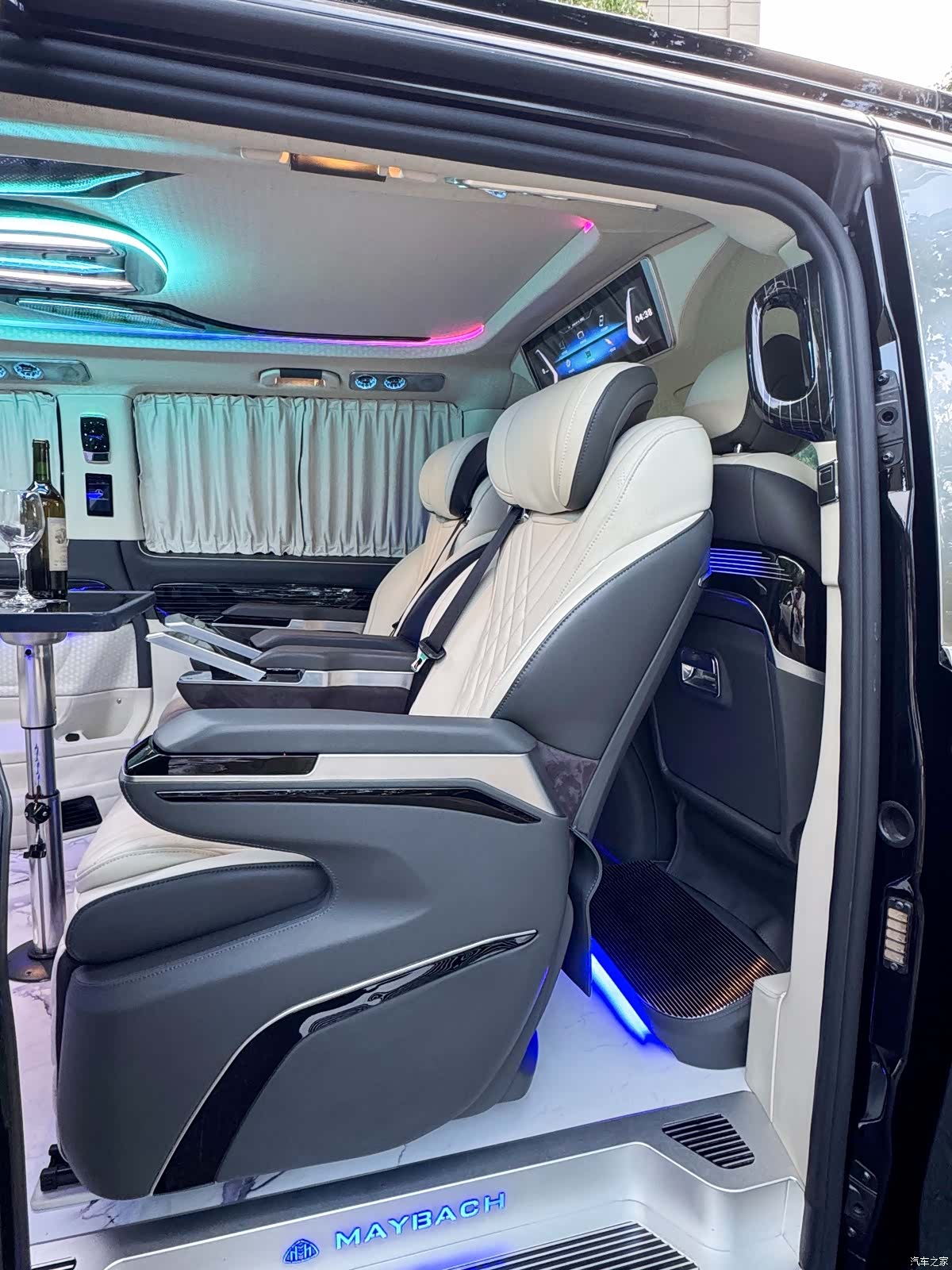 Mercedes-Benz 7, 2023 16