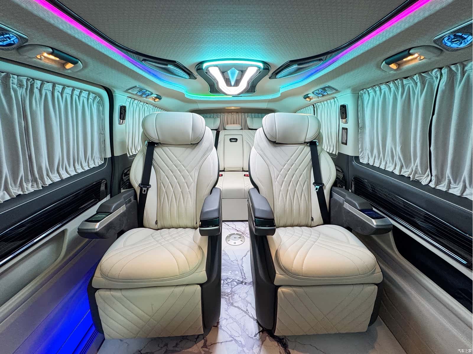 Mercedes-Benz 7, 2023 15