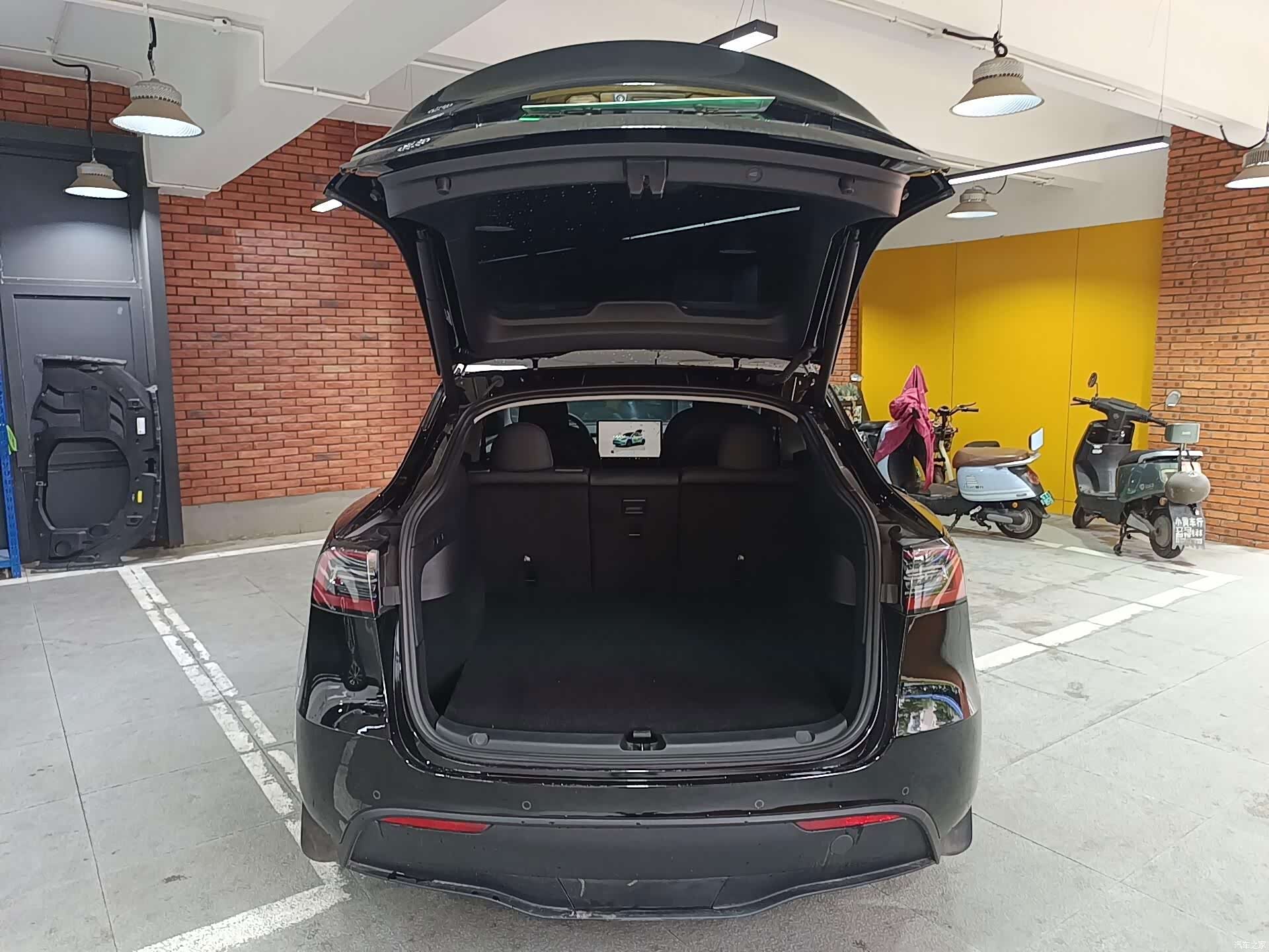 Tesla Model Y, 2024 20