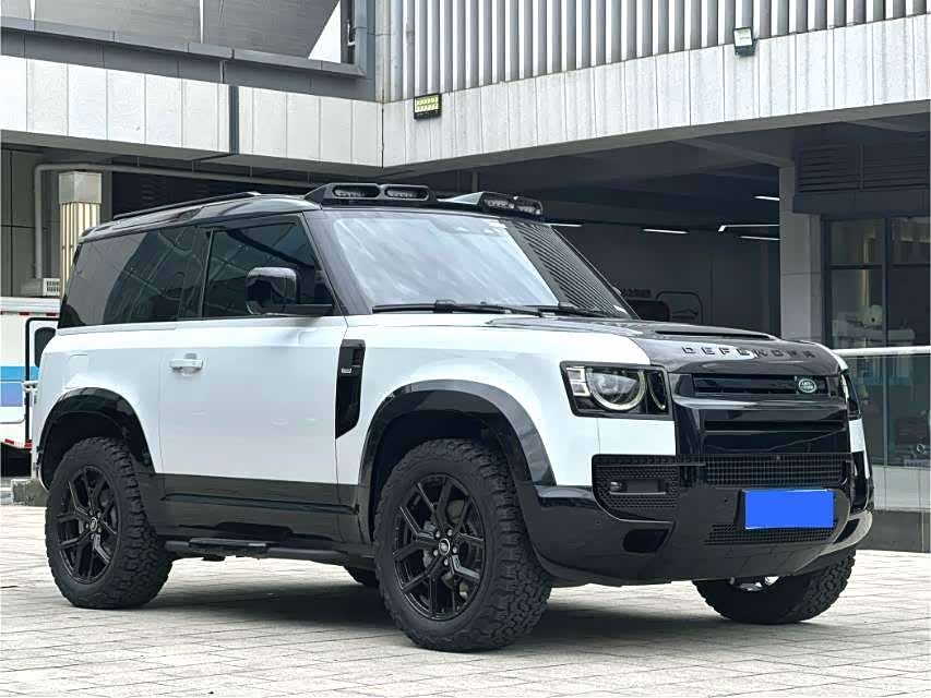 Land Rover Defender, 2022 3