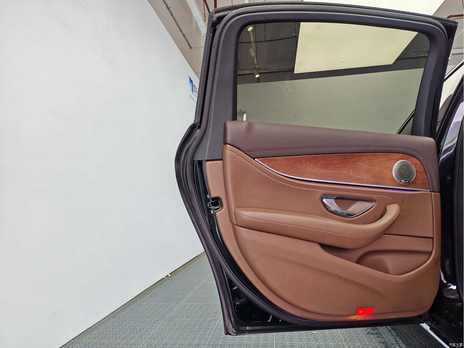 Mercedes-Benz E-Class, 2023 14