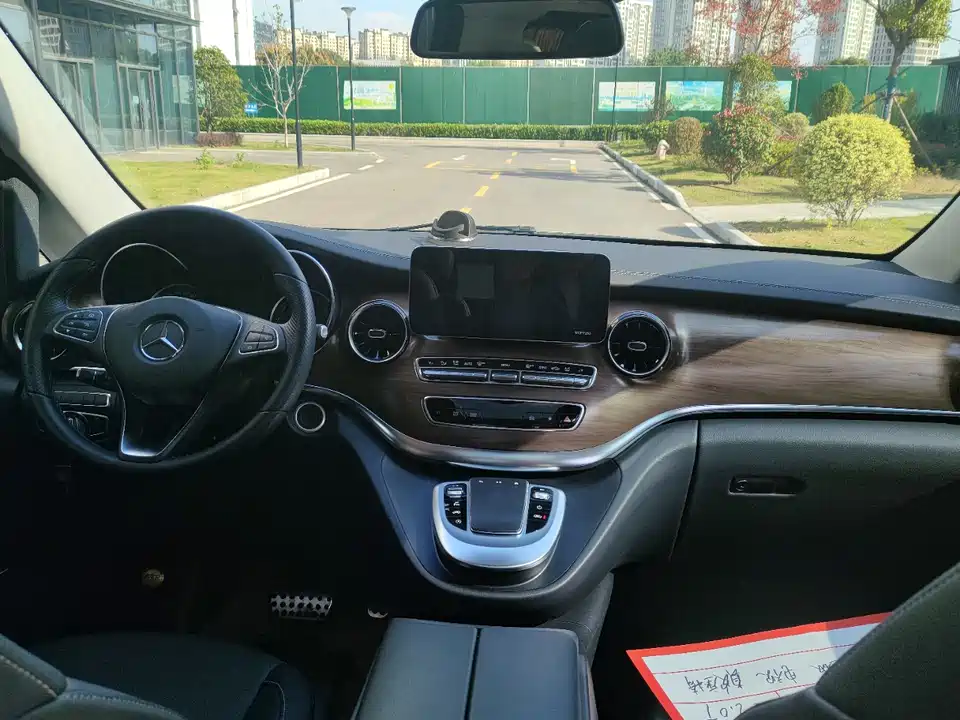 Mercedes-Benz V-class