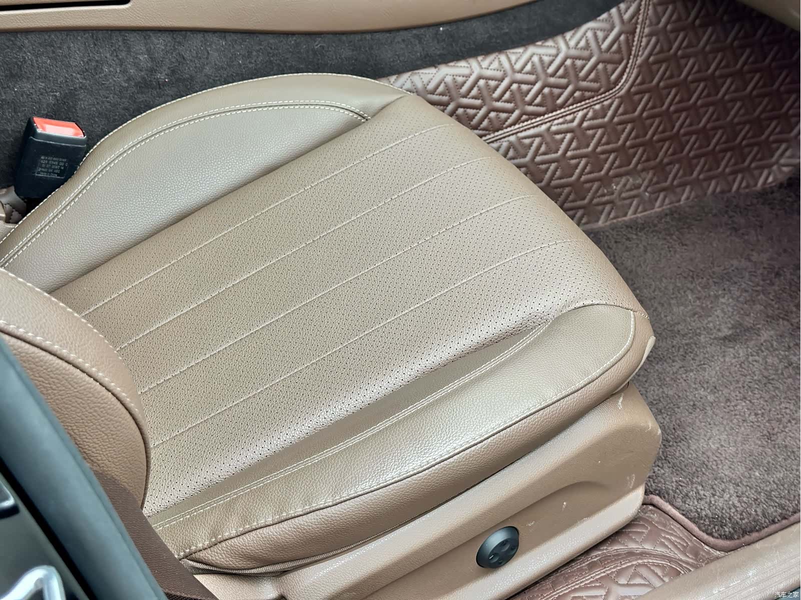 Mercedes-Benz E-Class, 2023 14