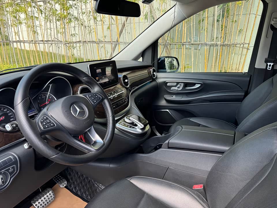 Mercedes-Benz V-class