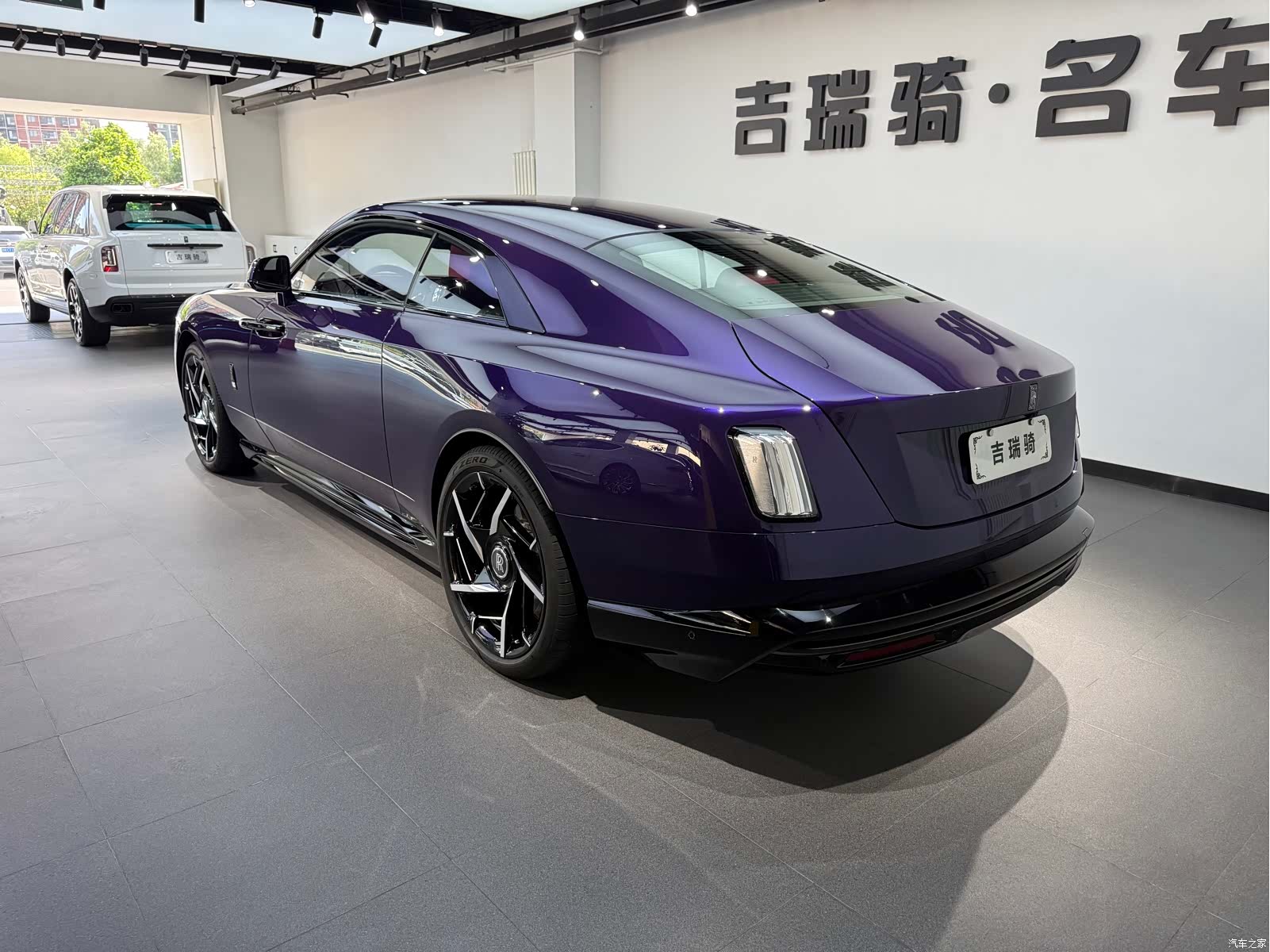 Rolls-Royce Spectre, 2025 4