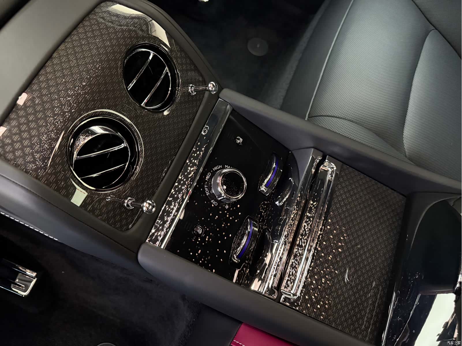Rolls-Royce Spectre, 2025 27