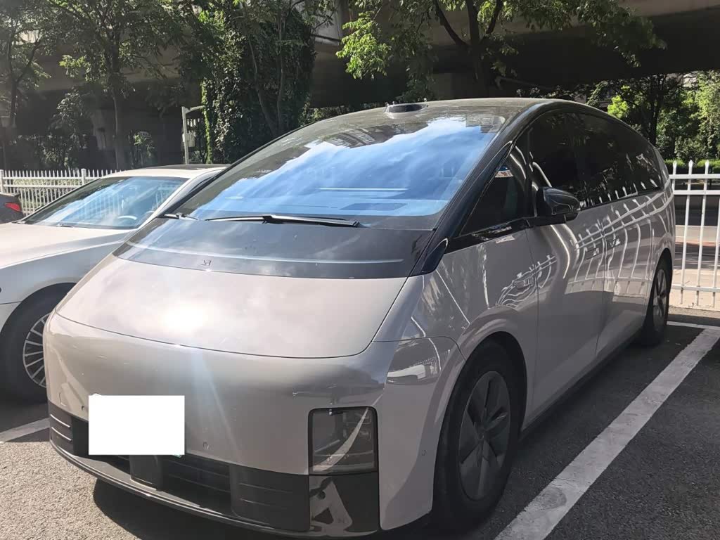 Li Auto MEGA