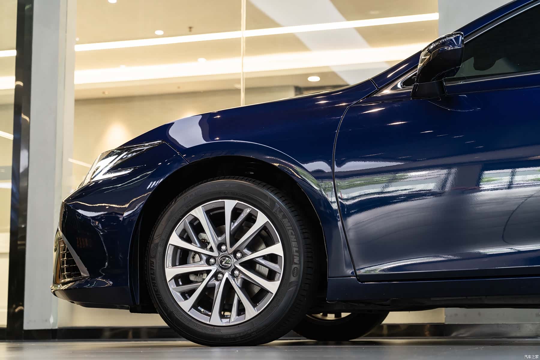 Lexus ES, 2025 8