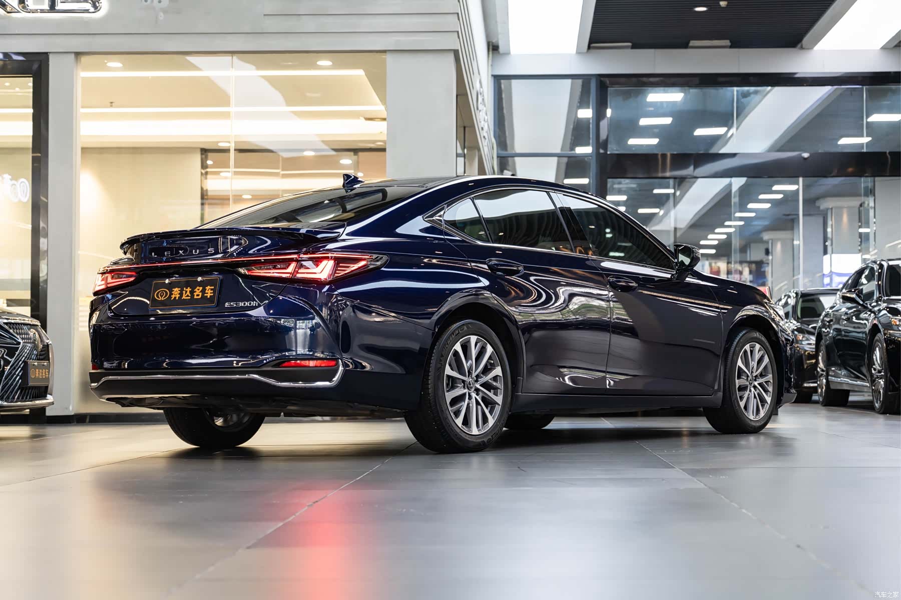 Lexus ES, 2025 3