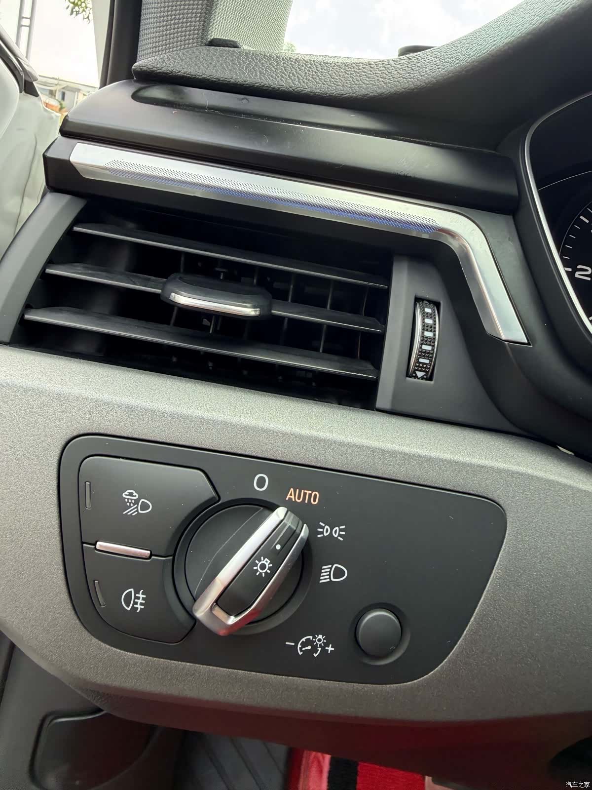 Audi A4L, 2019 24