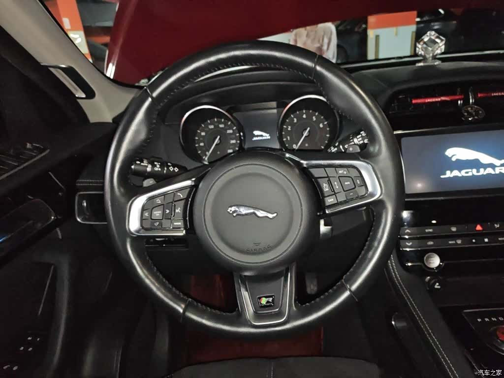 Jaguar F-PACE, 2017 3
