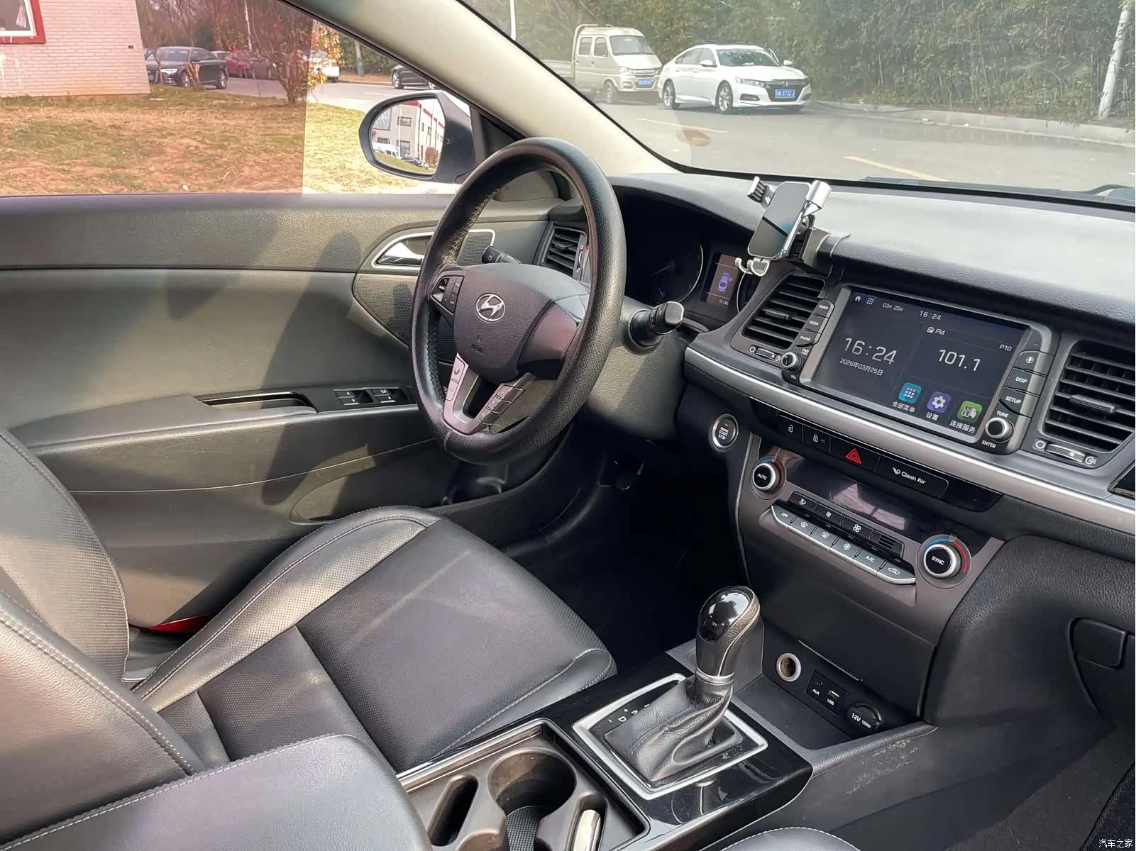 Hyundai DLX, 2016 10