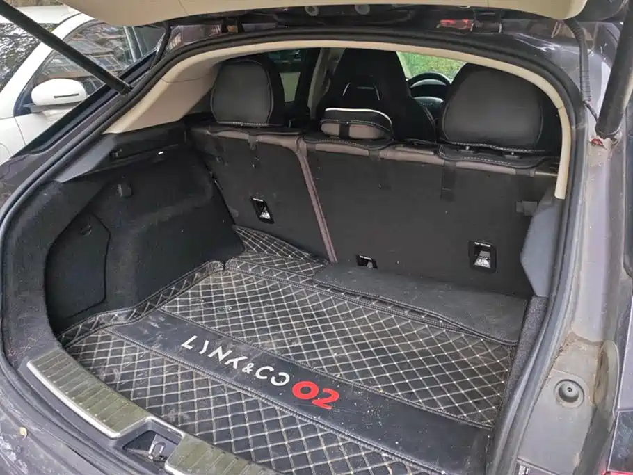 Lynk & Co 02
