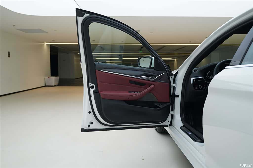 BMW 5 Series, 2024 17