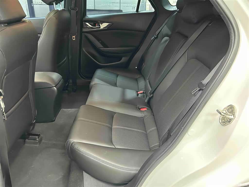 Mazda CX-4, 2023 14